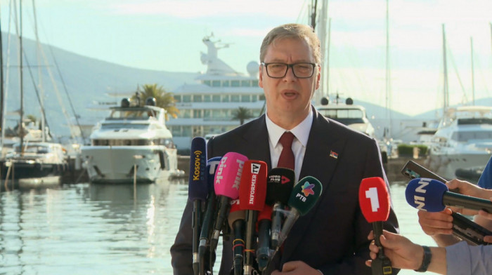 Vučić o Zviceru po dolasku u Tivat: Ne mogu svi da budu akademici