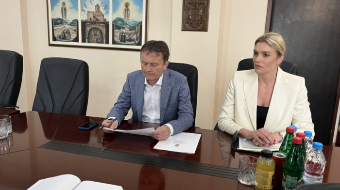Glišić obišao rekonstruisanu zgradu škole u Baćevcu, uloženo 48 miliona dinara u obnovu