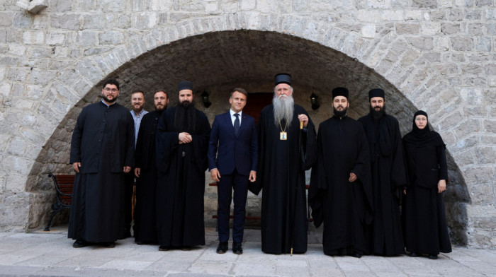 Makron posetio Cetinjski manastir: Ugostio ga mitropolit crnogorsko-primorski Joanikije sa sveštenstvom (FOTO)