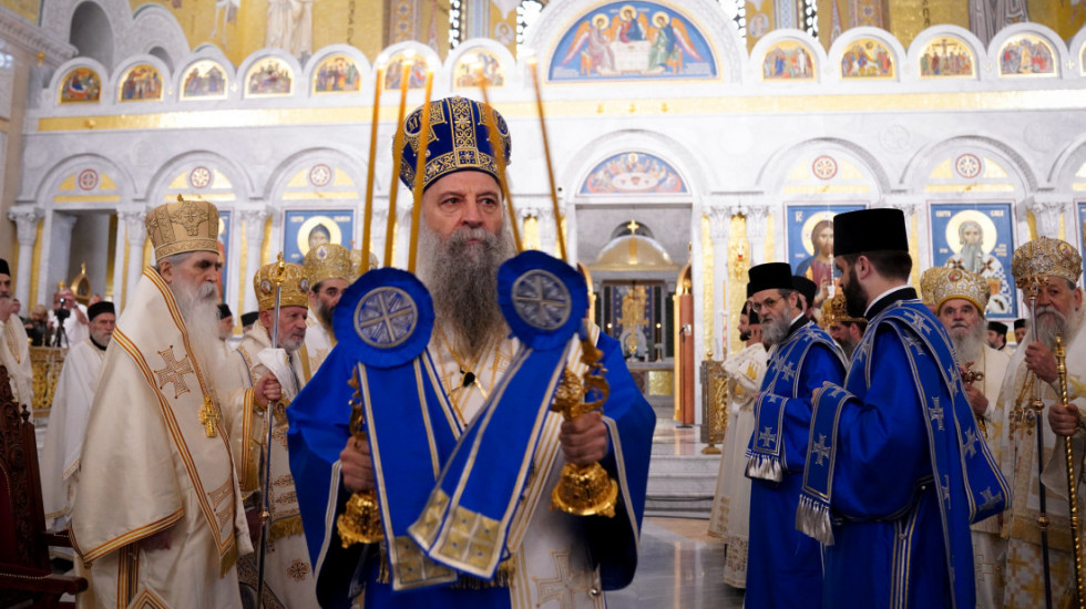 Porfirije u Hramu služi liturgiju, ispraćaj Časnog pojasa posle molebana u 14 časova