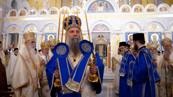 Porfirije u Hramu služi liturgiju, ispraćaj Časnog pojasa posle molebana u 14 časova