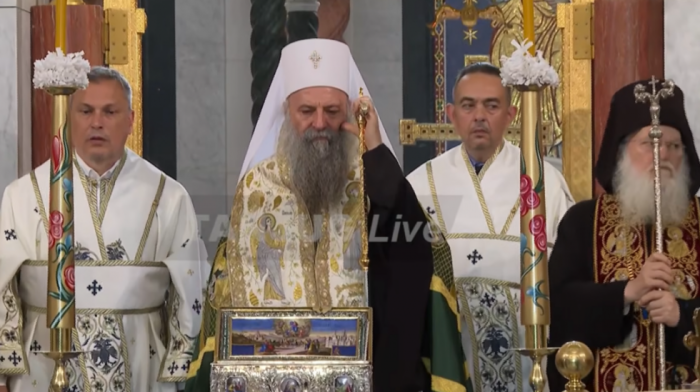 U Hramu Svetog Save počeo moleban za ispraćaj Časnog pojasa, služe Porfirije i Jefrem