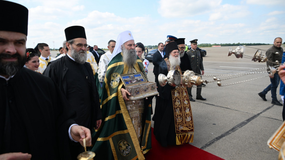 Časni Pojas Presvete Bogorodice napustio Hram Svetog Save, svečano ispraćen i na aerodromu "Nikola Tesla"