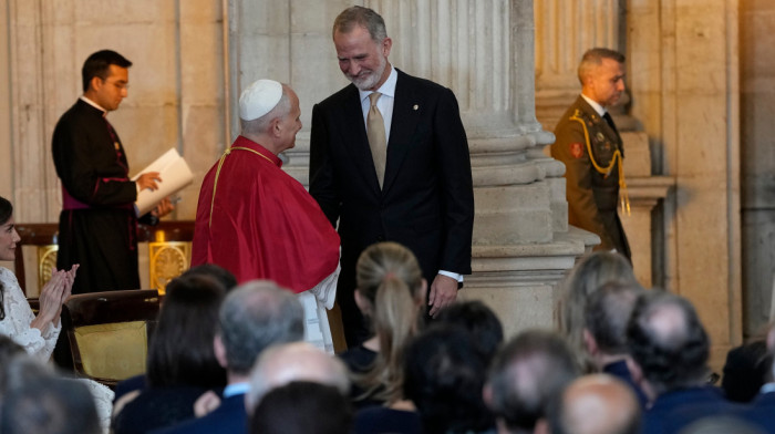 Papa Lav XVI sastao se sa španskim kraljem, posetio utočište za beskućnike