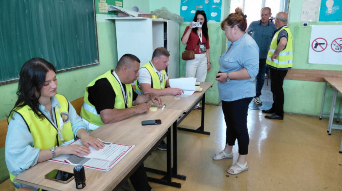 Vanredni izbori na Kosovu i Metohiji: Birališta otvorena do 19 sati, pravo glasa ima više od dva miliona