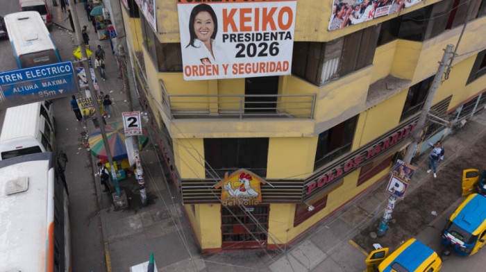 Peruanci u drugom krugu izbora biraju između desnice i levice usred političke krize