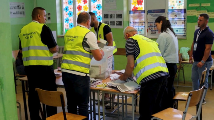 Zatvorena birališta na izborima na KiM: Preliminarni rezultati oko 22 časa, najveća izlaznost u srpskim sredidinama
