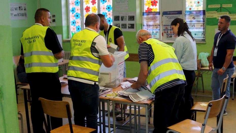 CIK završila brojanje glasova sa 95% biračkih mesta: Vodi Samoopredeljenje, Srpska lista ima devet mandata