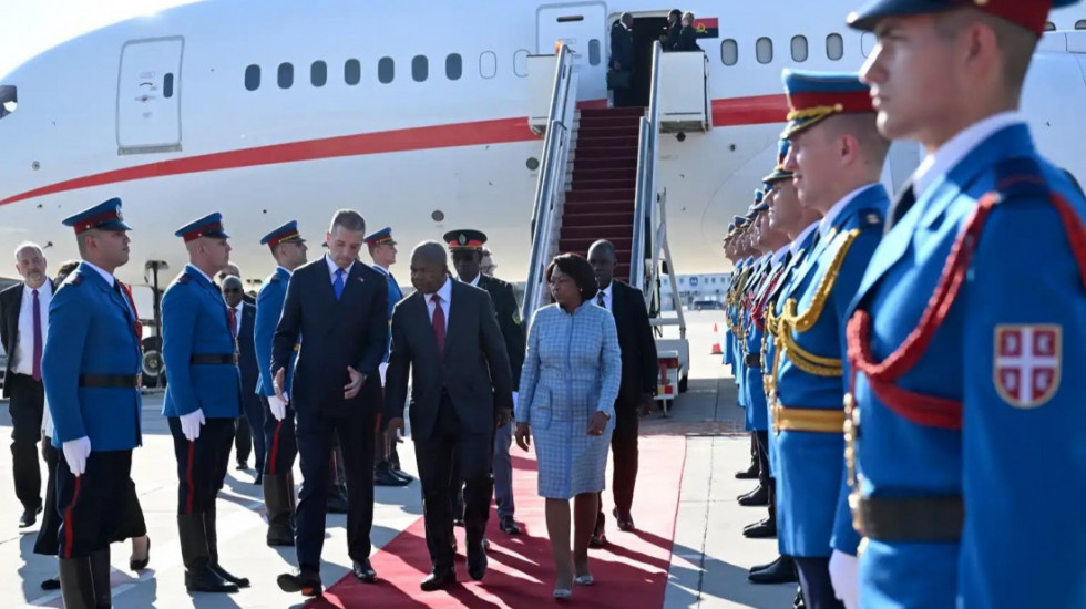 Predsednik Angole stigao u posetu Srbiji, ministar Đurić ga dočekao na aerodromu