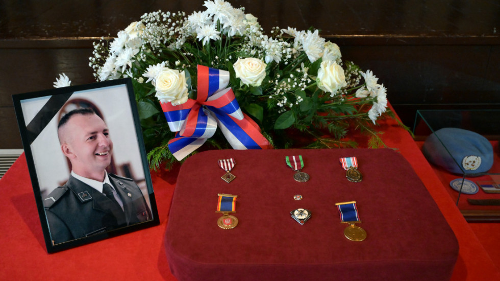 Vučić posthumno odlikovao pripadnika Vojske Srbije koji je poginuo u mirovnoj misiji u Libanu