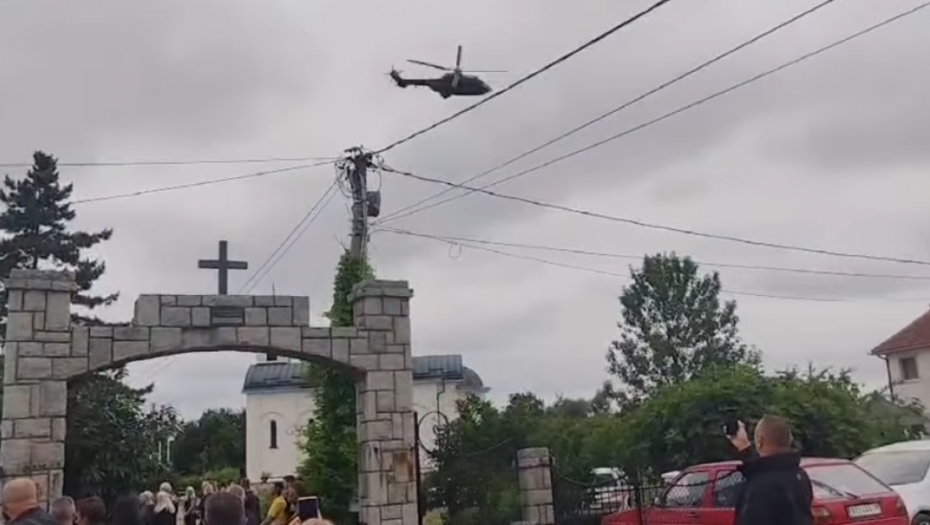 Poslednji let kapetana neba: Četiri helikoptera ispratila Vladana Kosića na večiti let