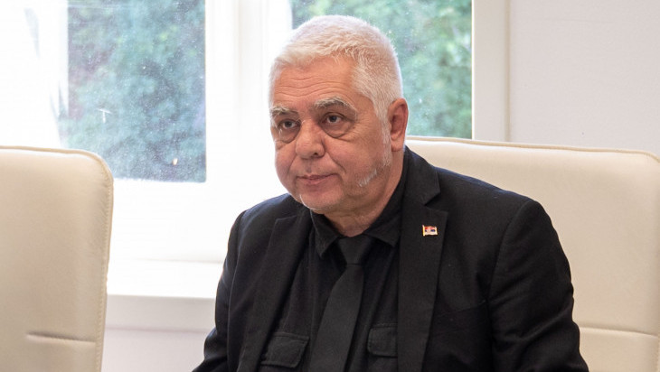 Ministar Bratina poziva Pedra Vargasa Davida da televizije N1 i Nova S registruje u Srbiji