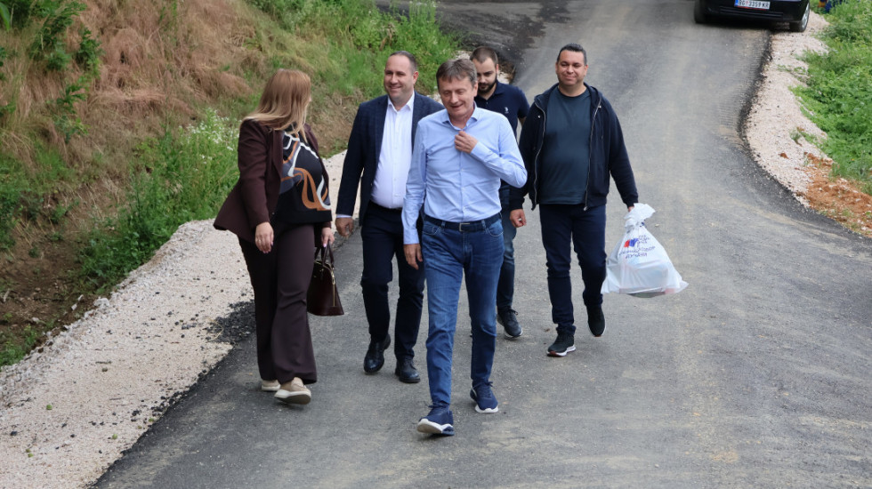 Glišić obišao dragačevsko selo Viča: Država ispunjava obećanja o putnoj infrastrukturi
