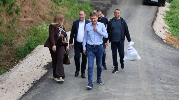 Glišić obišao dragačevsko selo Viča: Država ispunjava obećanja o putnoj infrastrukturi