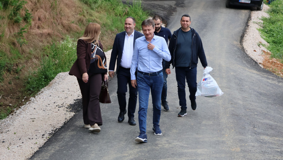 Glišić obišao dragačevsko selo Viča: Država ispunjava obećanja o putnoj infrastrukturi