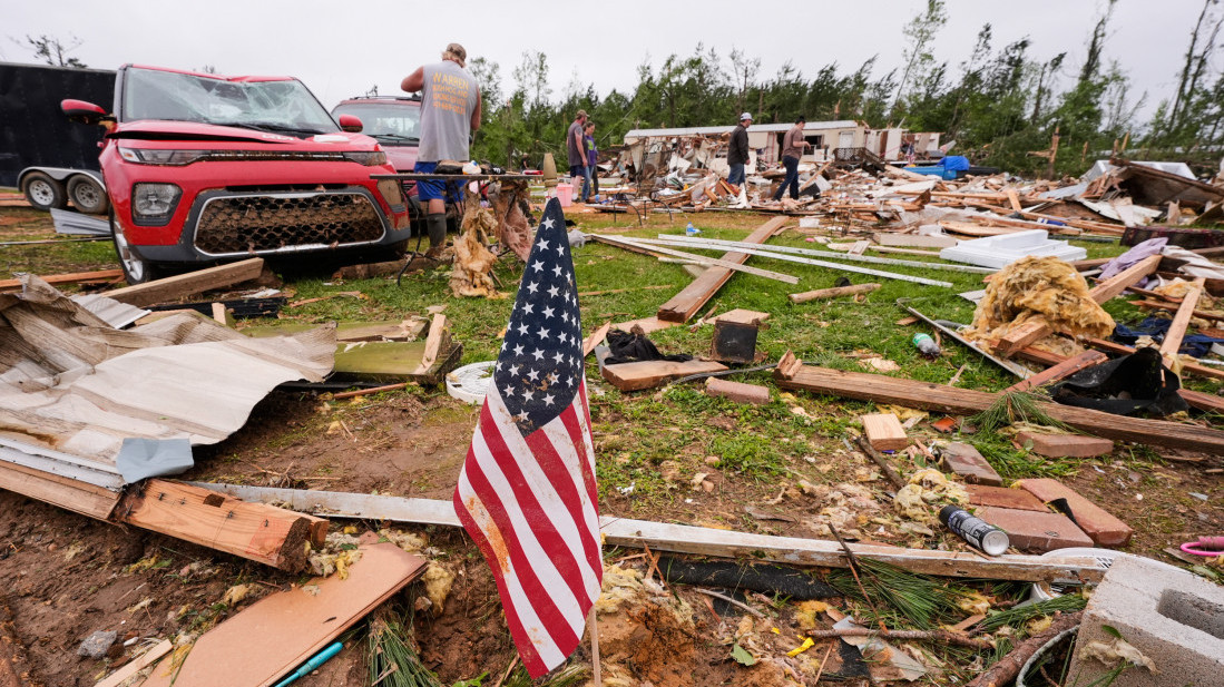 Tornada i oluje pogodile Srednji zapad u Americi: Otkazani letovi, ima poginulih