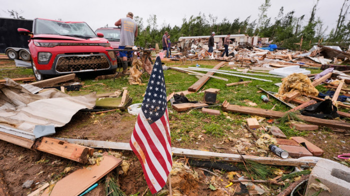 Tornada i oluje pogodile Srednji zapad u Americi:  Otkazani letovi, ima poginulih