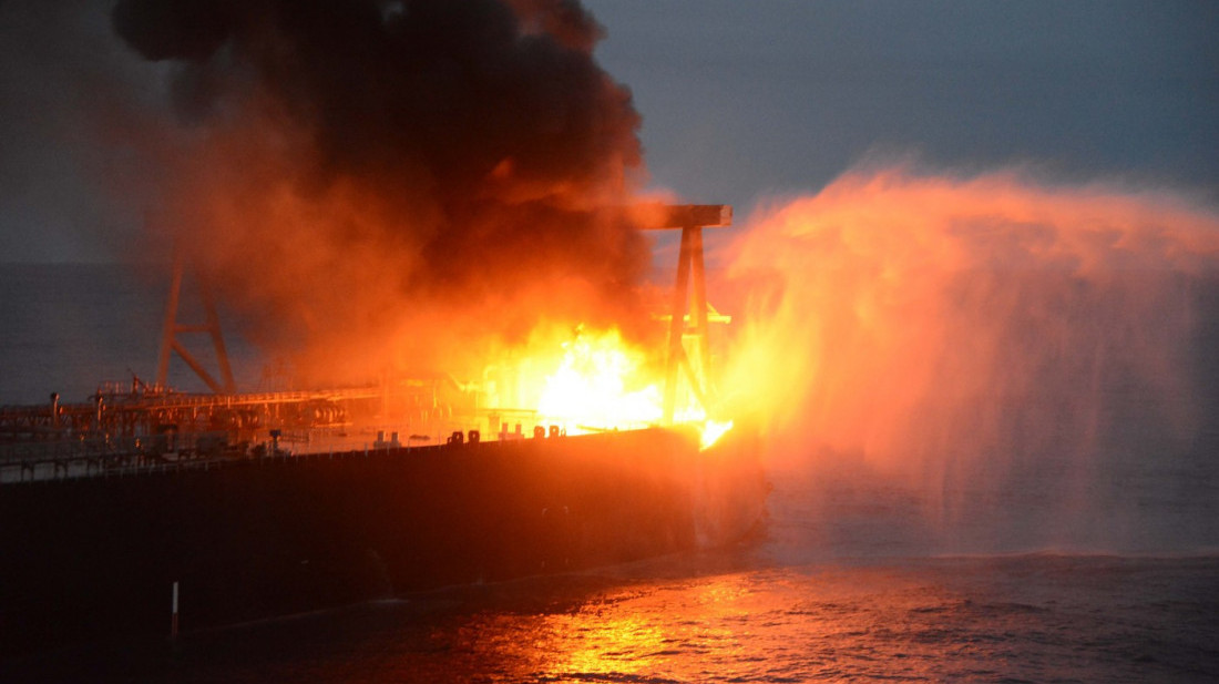 Tanker pogođen nepoznatim projektilom u Omanskom zalivu