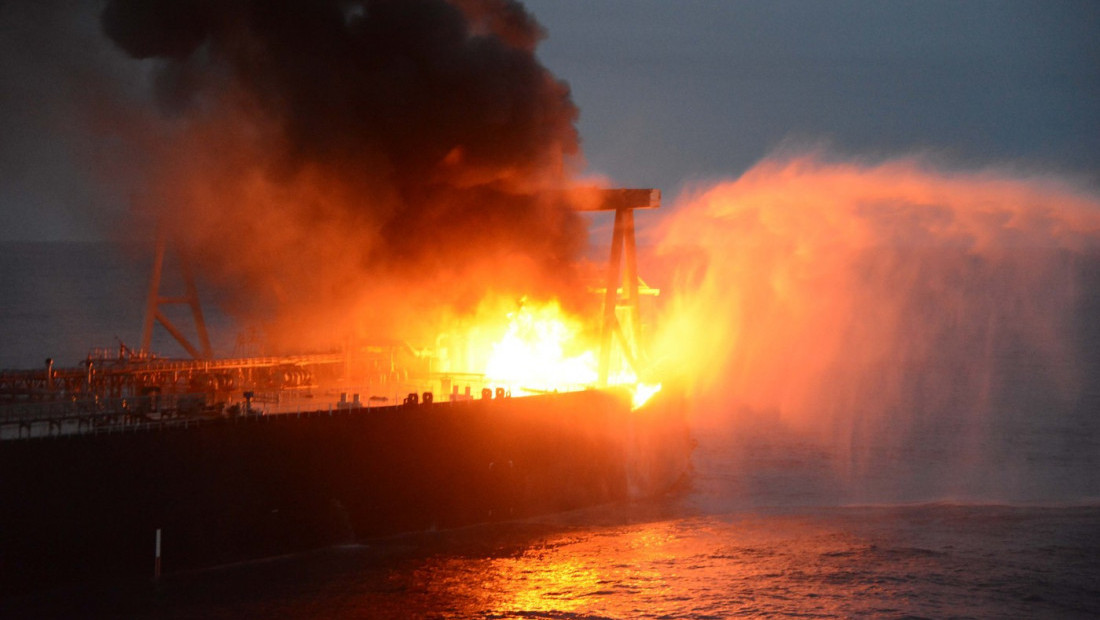 Tanker pogođen nepoznatim projektilom u Omanskom zalivu