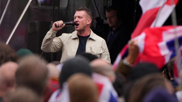 Britanski anti-islamski aktivista Tomi Robinson nakratko priveden: Tri sata na aerodromu Hitrou bez telefona