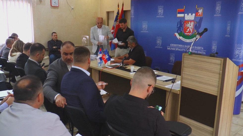Novi saziv lokalne vlasti u Bajinoj Bašti počeo uz neizvesnost: Deo opozicionih odbornika se odvojio u poseban klub