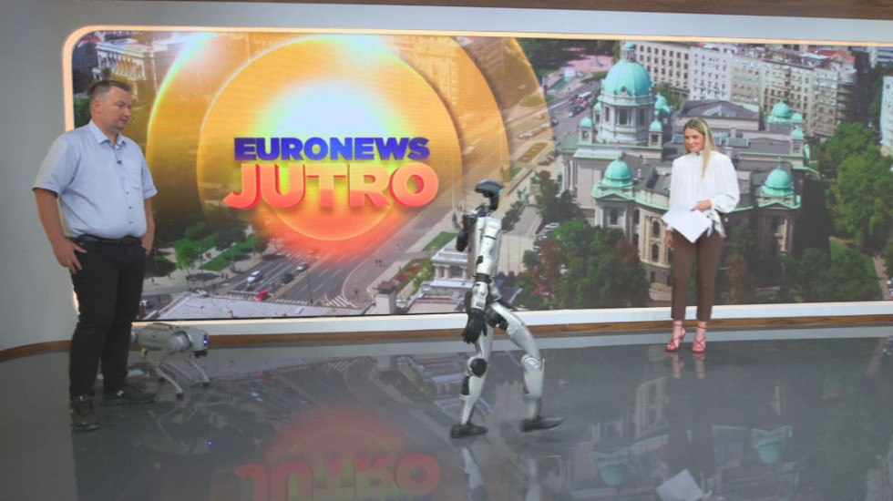 Reks i Vuk u studiju Euronews Srbija: Humanoidni roboti demonstrirali kretanje, ples i razgovor (VIDEO)