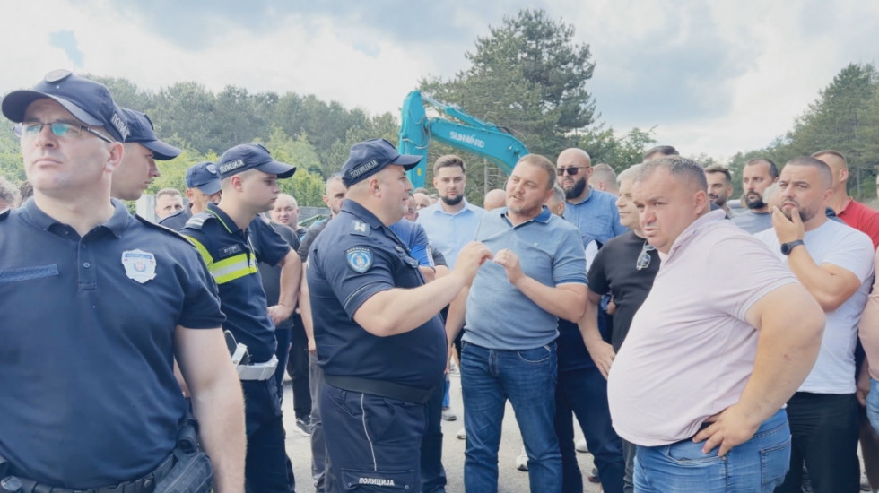 Vanredna situacija u Sjenici: Blokirana deponija izazvala haos, intervenisala i policija