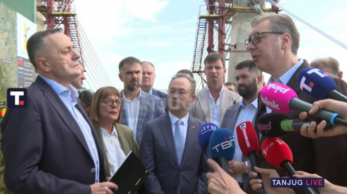 Spaja se glavna konstrukcija na mostu preko Dunava kod Novog Sada, prisustvuje Vučić