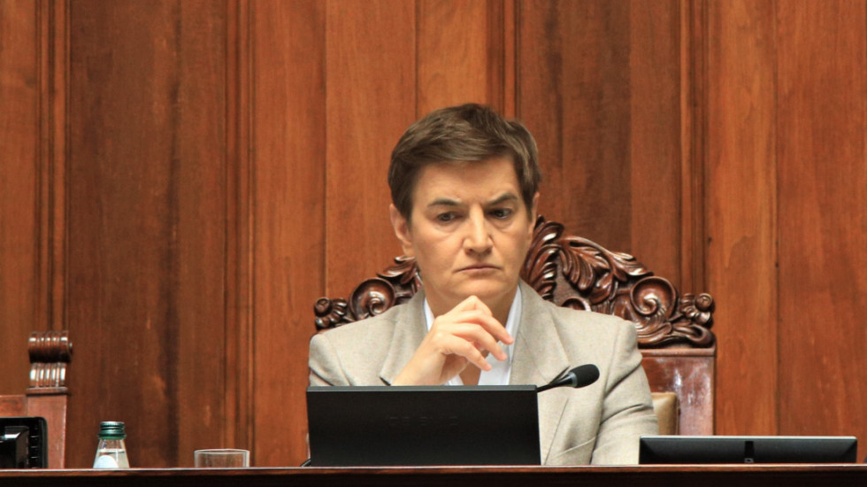 Brnabić: Ispitati navode o Parandilovićevoj zloupotrebi službene kartice u Skupštini