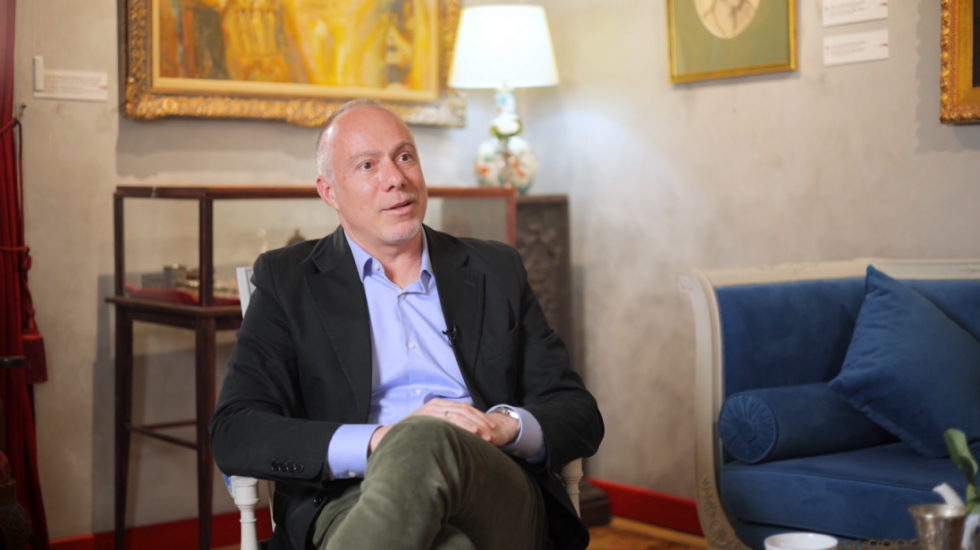 Kako je Beograd dobio prvu diskoteku u kojoj su plesali Alen Delon i Ketrin Denev? Aleksandar Conić za "Čadež Talk"