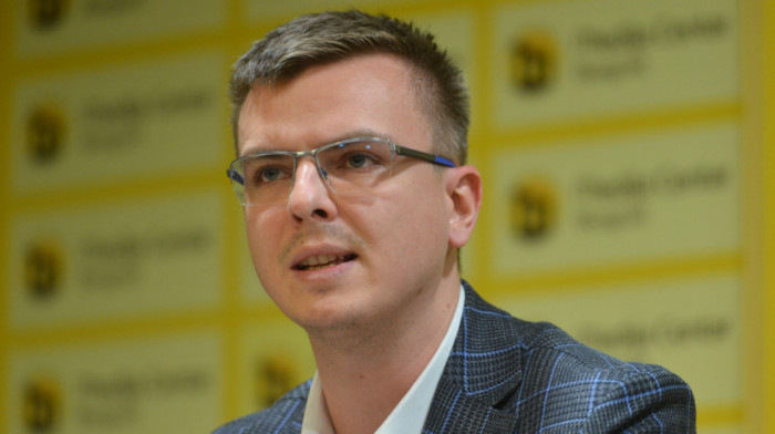 Parandilović o meri udaljavanja iz Skupštine zbog nedolaska i korišćenja kartice