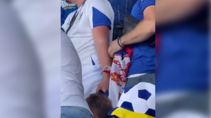 Incident na utakmici protiv Katara: Mladić uneo zastavu Srbije među navijače BiH, oni mu je oteli (VIDEO)