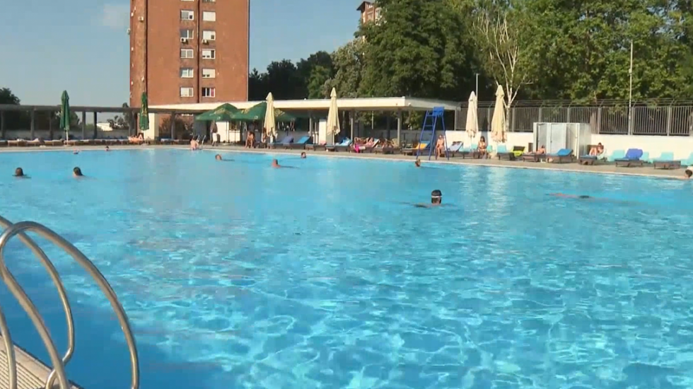 Na bazenima Olimp od sutra noćno kupanje: Ovo su termini i cene karata
