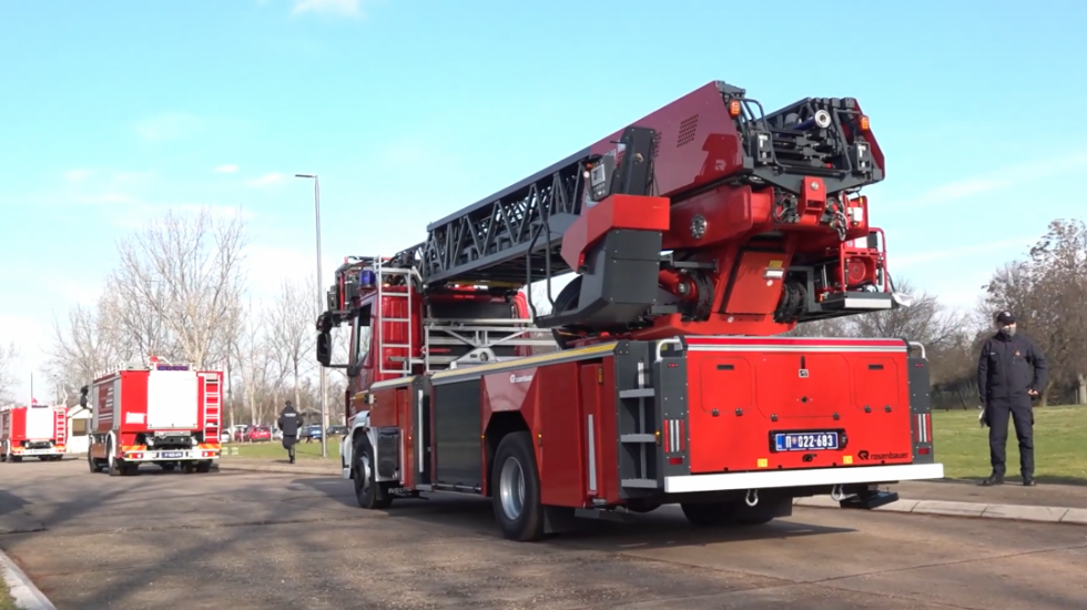 Zapalio se automobil na parkingu aerodroma "Nikola Tesla", požar ugašen
