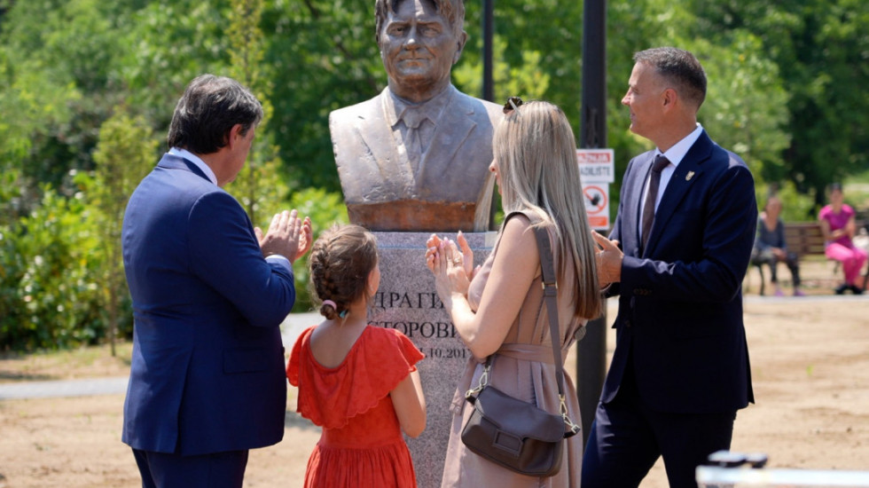 Ministar Gašić otkrio bistu Dragiju Nestoroviću u Kruševcu