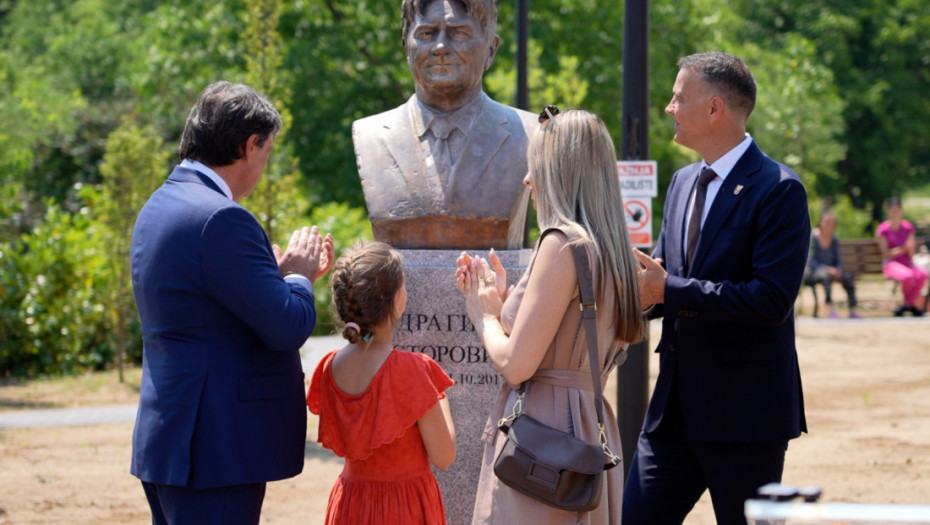 Ministar Gašić otkrio bistu Dragiju Nestoroviću u Kruševcu
