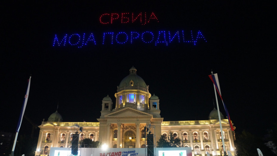 Iznad Skupštine u Beogradu održan "Dron show": Najavljen skup "Srbija moja porodica" (VIDEO)