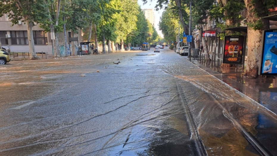 Kvar na cevovodu u centru Beograda: Bez vode dve opštine, saobraćaj otežan - tramvaji preusmereni