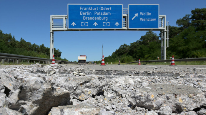 Toplotni talas u Nemačkoj izazvao otkazivanja vozova, auto-putevi pucaju od vrućine