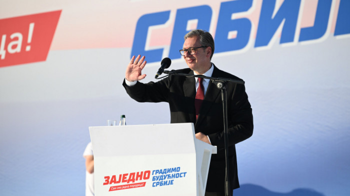 Skup "Srbija jedna porodica", Vučić: Penzioneri dobijaju povećanje i pre januara, i to nije sve