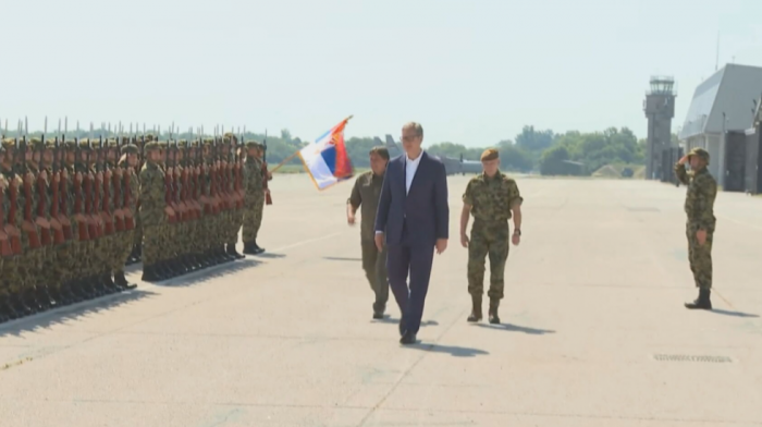 Prikaz novih sredstava Vojske Srbije na aerodromu u Batajnici, prisustvuje Vučić