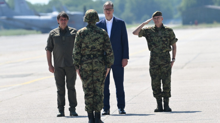 Prikaz novih sredstava Vojske Srbije na aerodromu u Batajnici, prisustvuje Vučić