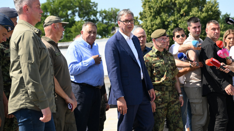 Vučić: Odbrambeni kapaciteti još će ojačati kada krene služenje redovnog vojnog roka