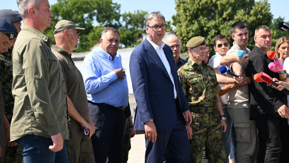 Vučić: Odbrambeni kapaciteti još će ojačati kada krene služenje redovnog vojnog roka u martu sledeće godine