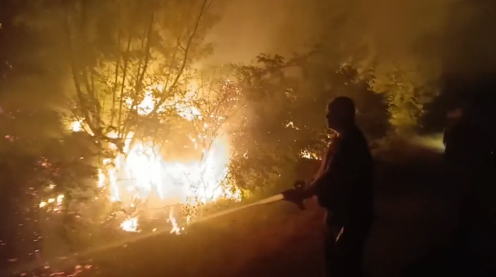 Požar iz Popovog Polja stigao do Trebinja, vatrogasci brane sela od vatrene stihije