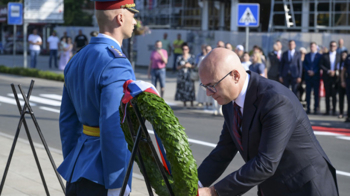 Vučević položio venac na Spomenik kosovskim junacima u Kruševcu