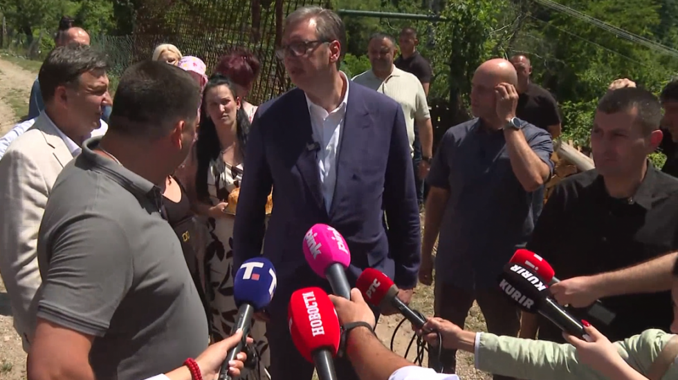 Vučić obišao mobilnu ambulantu u Senjskom Rudniku: Na ovaj način čuvamo živote