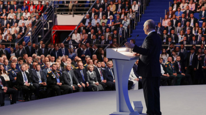 Putin: Rusija će odgovoriti na sve izazove i sačuvati suverenitet