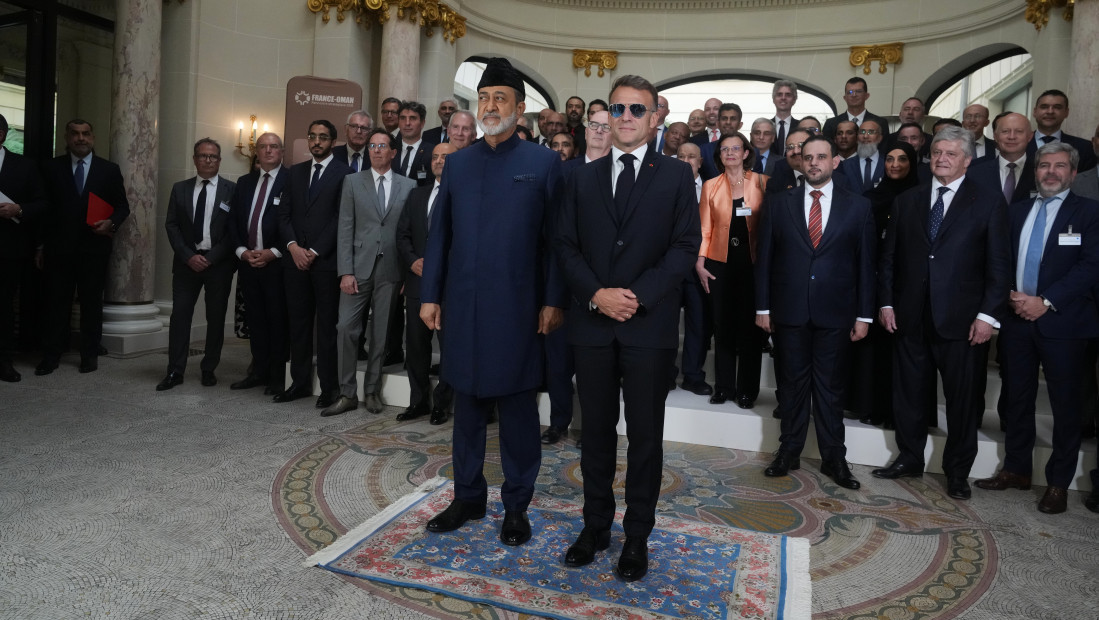 Makron ponovo nosio naočare za sunce: Francuski predsednik dočekao omanskog sultana u Jelisejskoj palati