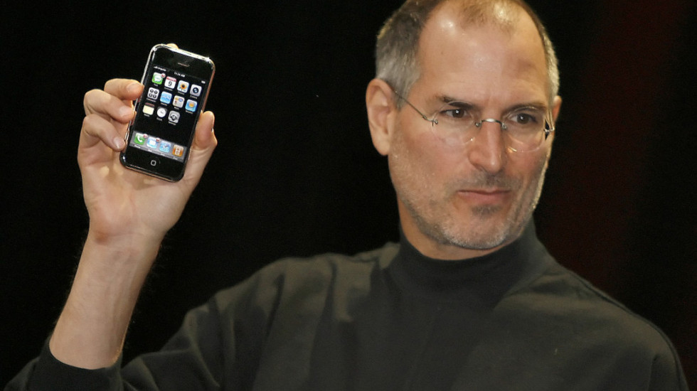 Da li je iPhone najbolja kontracepcija na svetu? Šokantno istraživanje otkrilo zašto se rađa sve manje beba